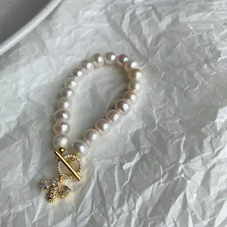 Bee Freshwater Pearl Bracelet