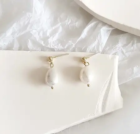 Minimalist Freshwater Pearl Earrings