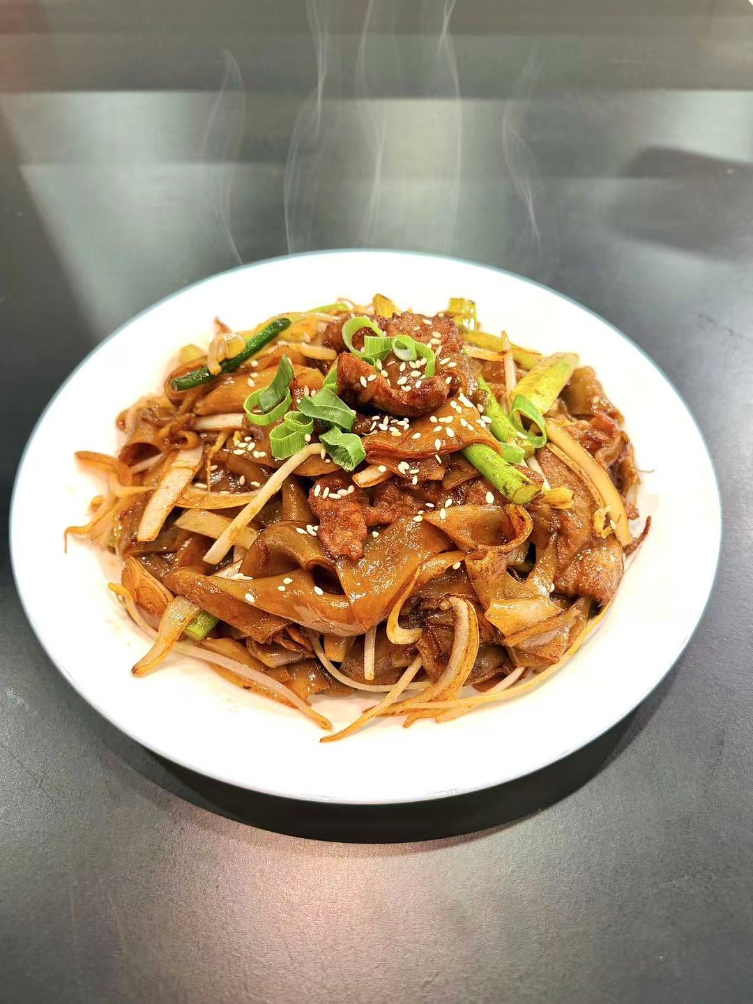 N4 Stir-fried Rice Noodles with Beef