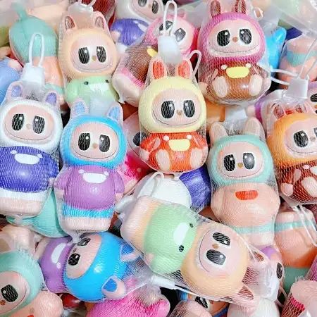 Labubu squishy toy 拉布布捏捏玩具