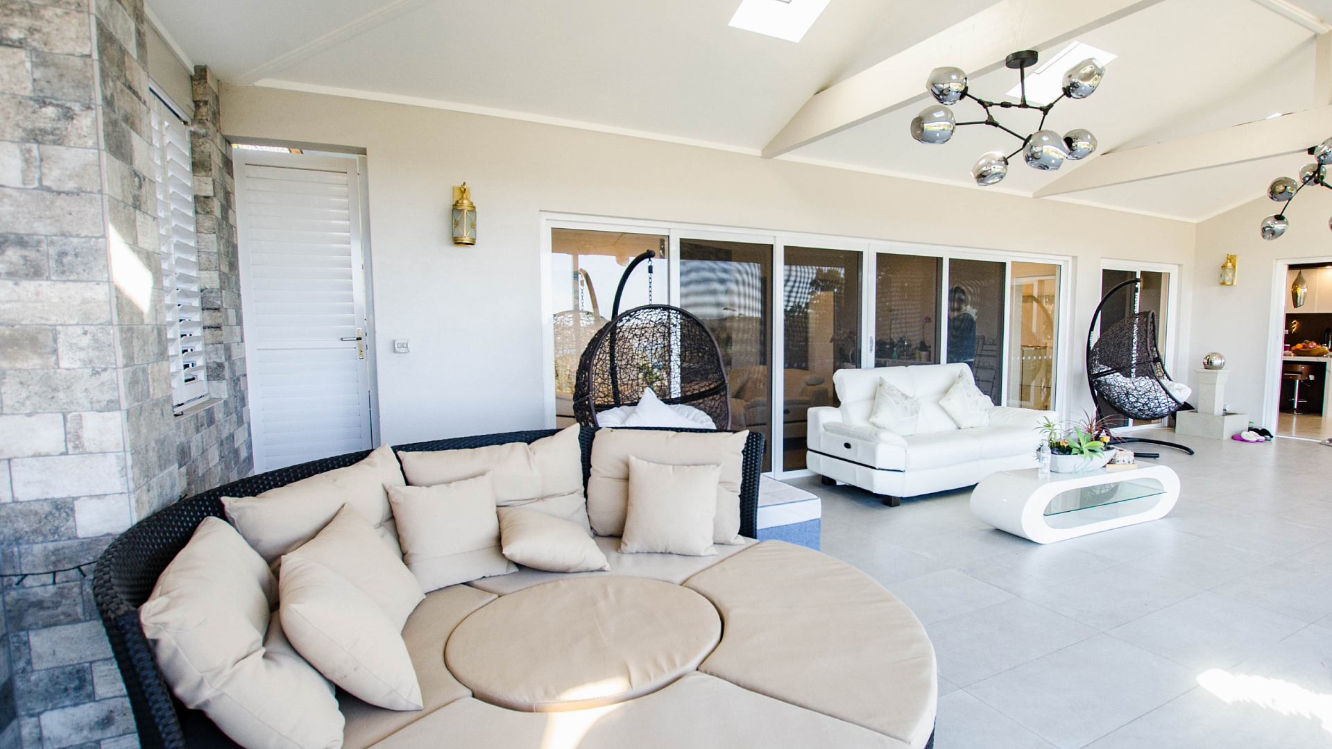 lm_image___2zfov swiper-item-img___1bCLM cover___2hGtr