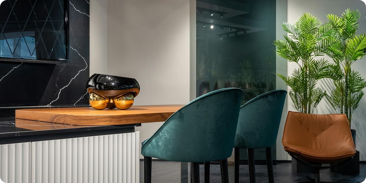 lm_image___2zfov  cover___2hGtr