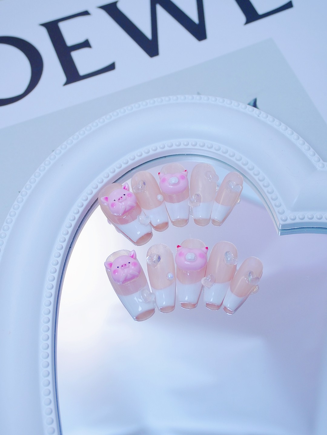 Little pig French manicure