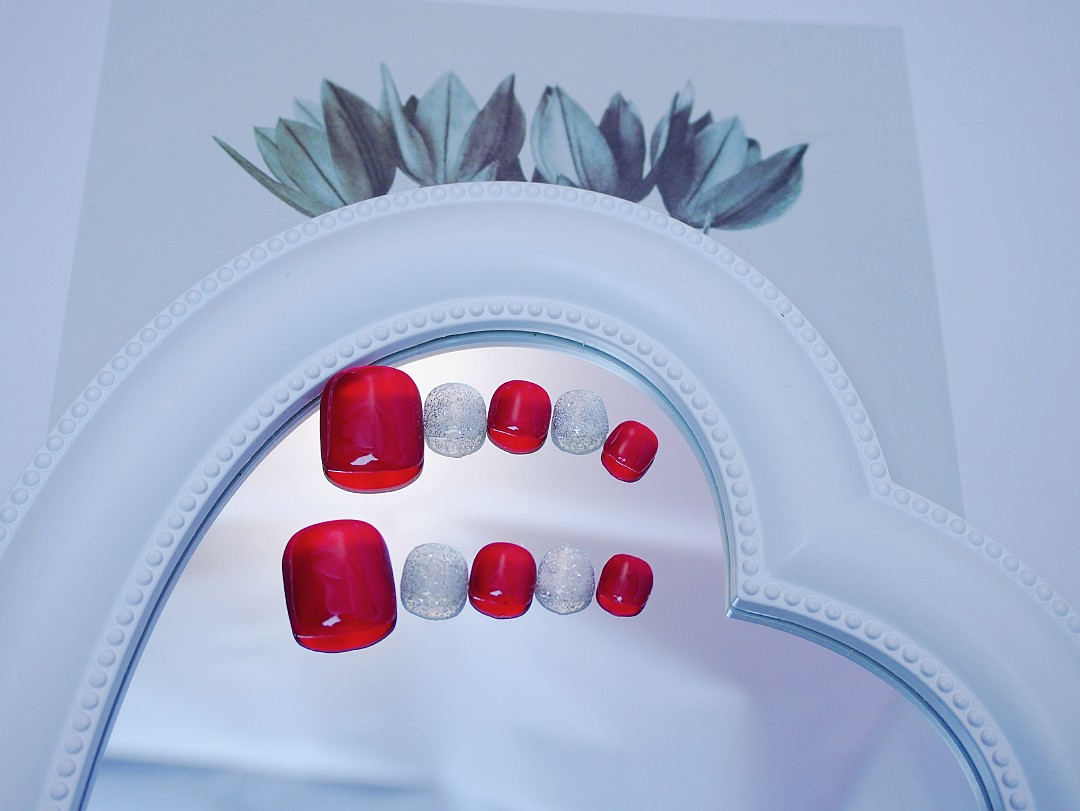 Toe nails-Red & cat eye nails