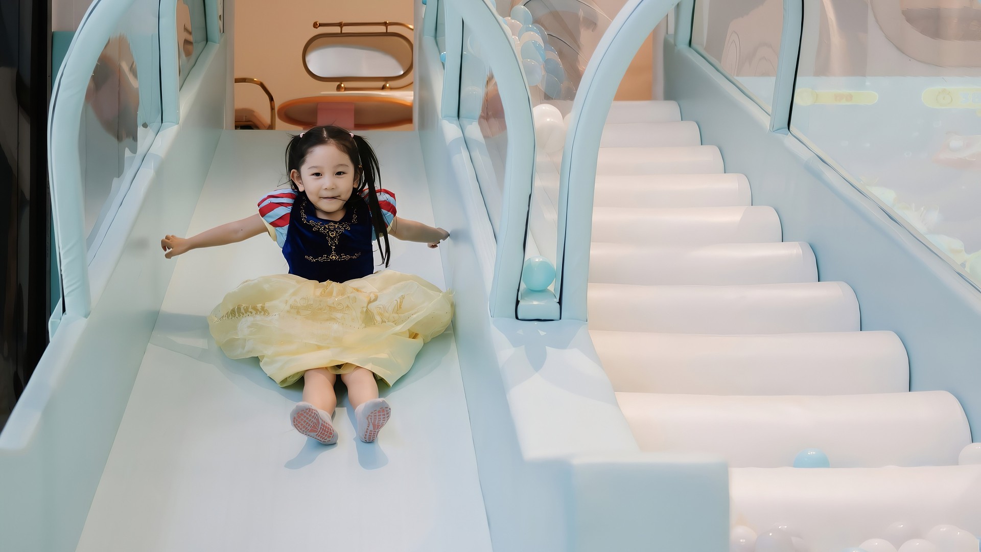 Kids play entry prices and ticket booking at Cuto Kids Cafe Kids play entry prices and ticket booking at Cuto Kids Cafe