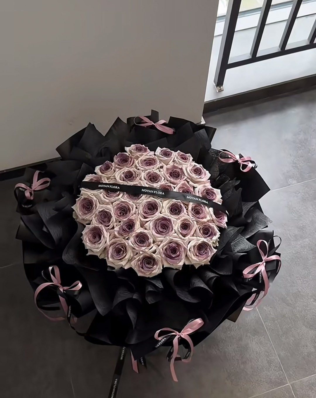 52 Painted Roses