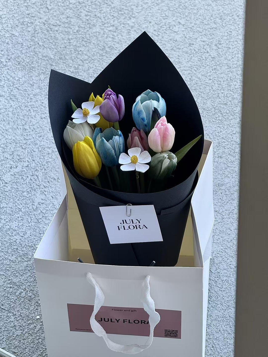 Small Dopamine-color Tulips