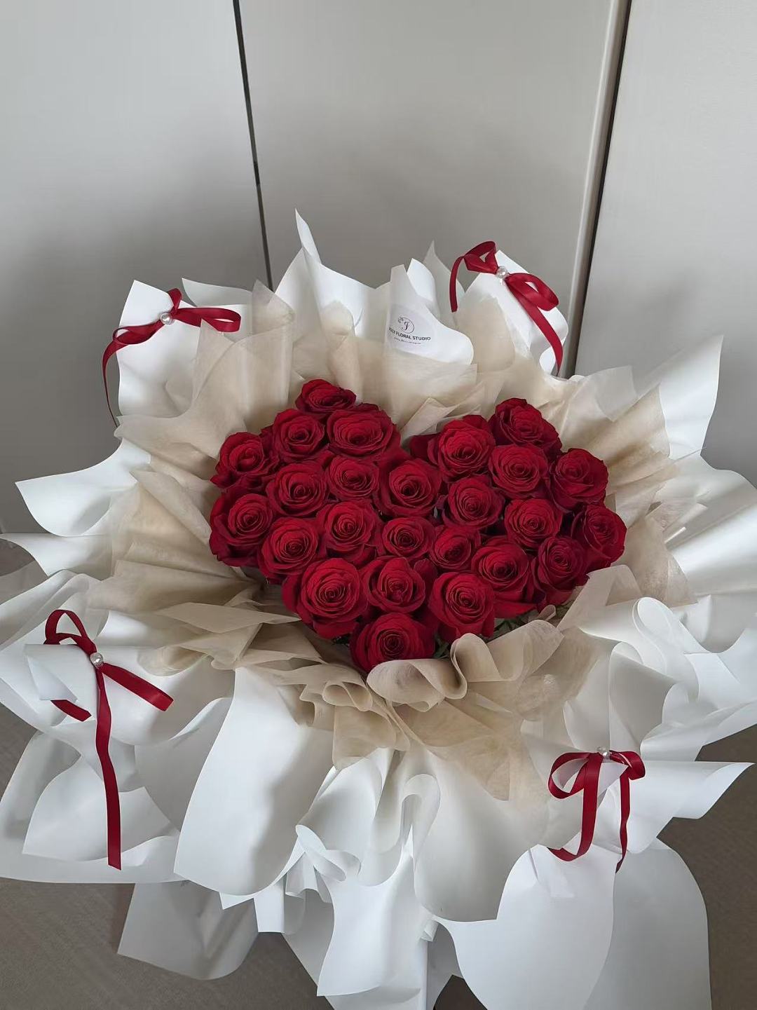 25 Freedom Roses