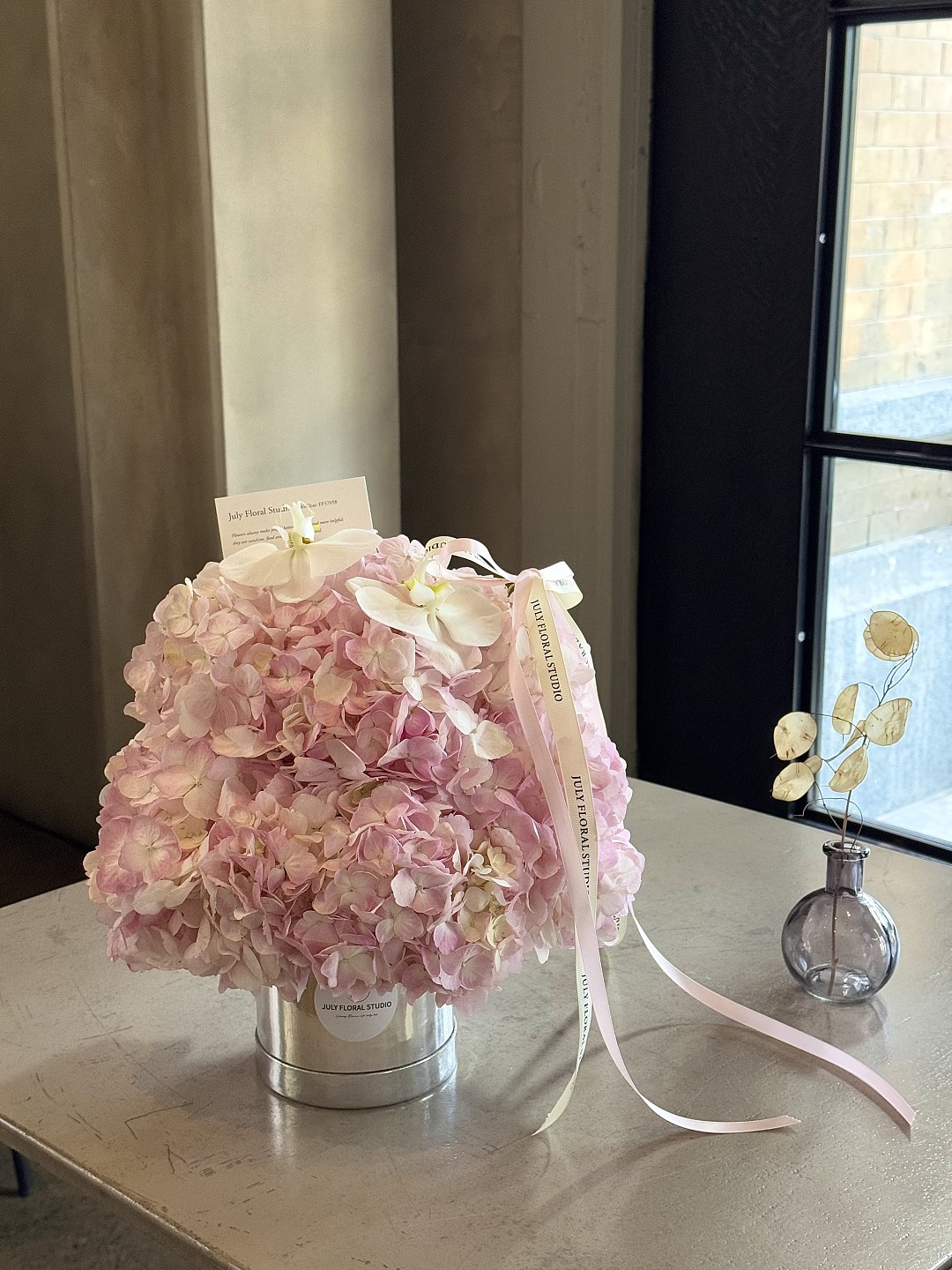 15 Hydrangeas + 2 Orchids Flower Box