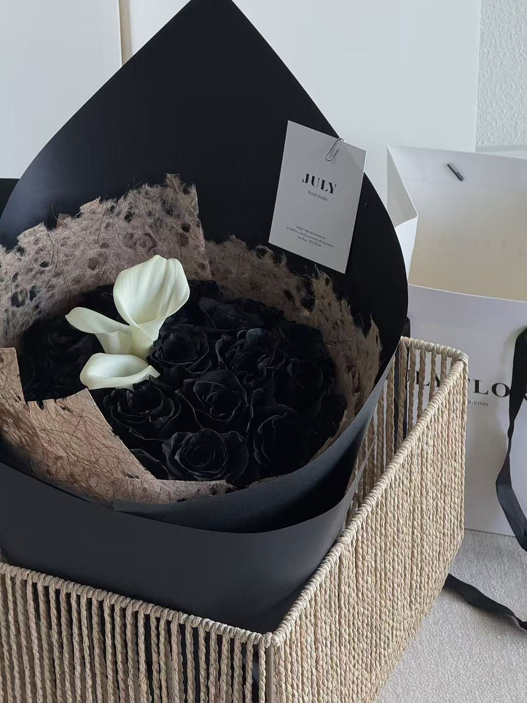 20 Black Roses + Calla lily