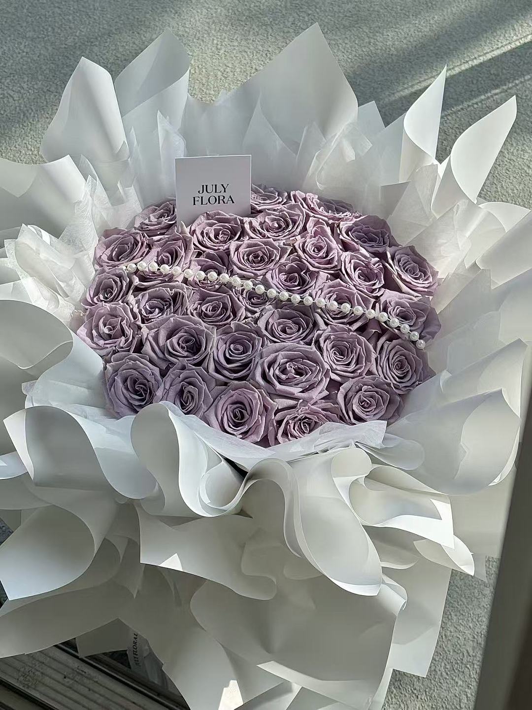 33 Shocking Blue Roses