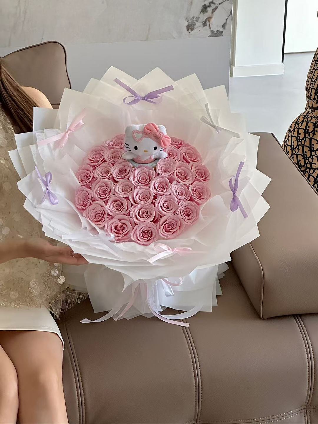 33 Preserved Flower with Kitty