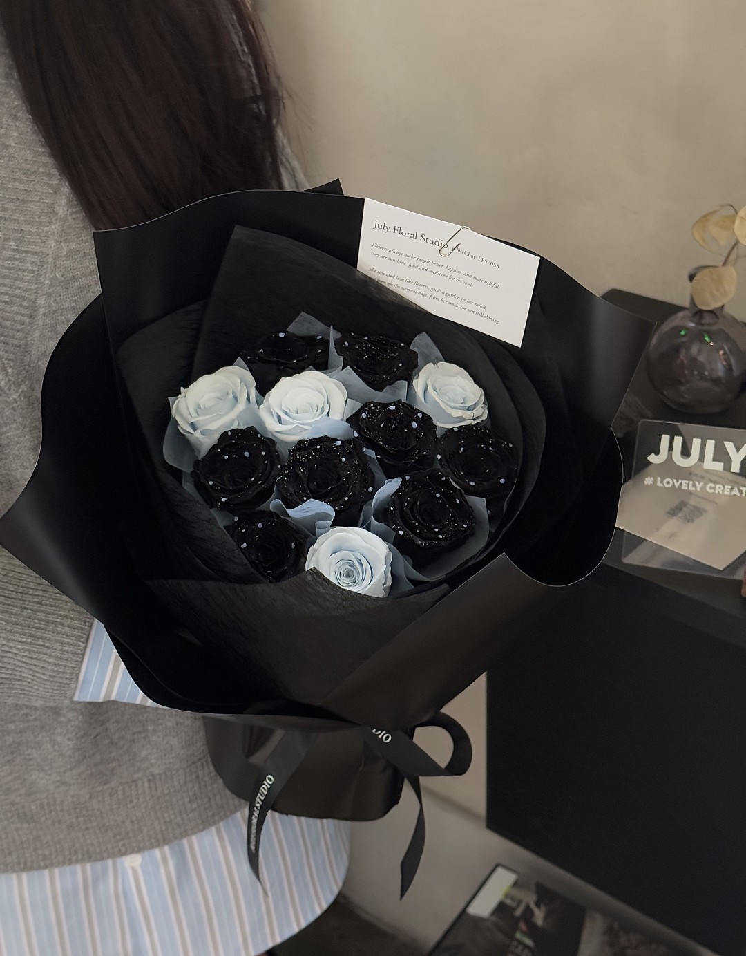 8 Black + 4 Light Blue Preserved Flower