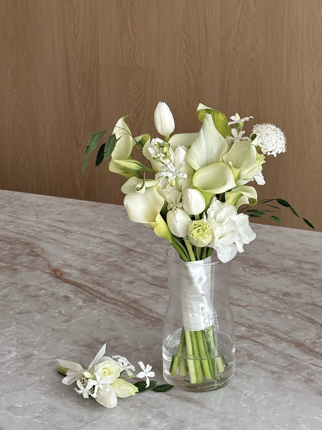 White and green mixed bouquet