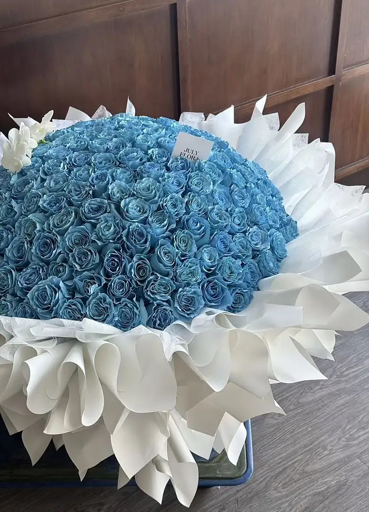 199 Sky Blue Roses with Orchid
