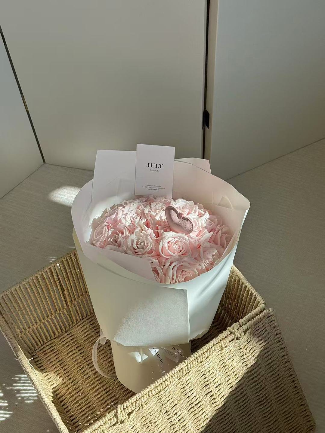 25 Sweet Escimo Roses