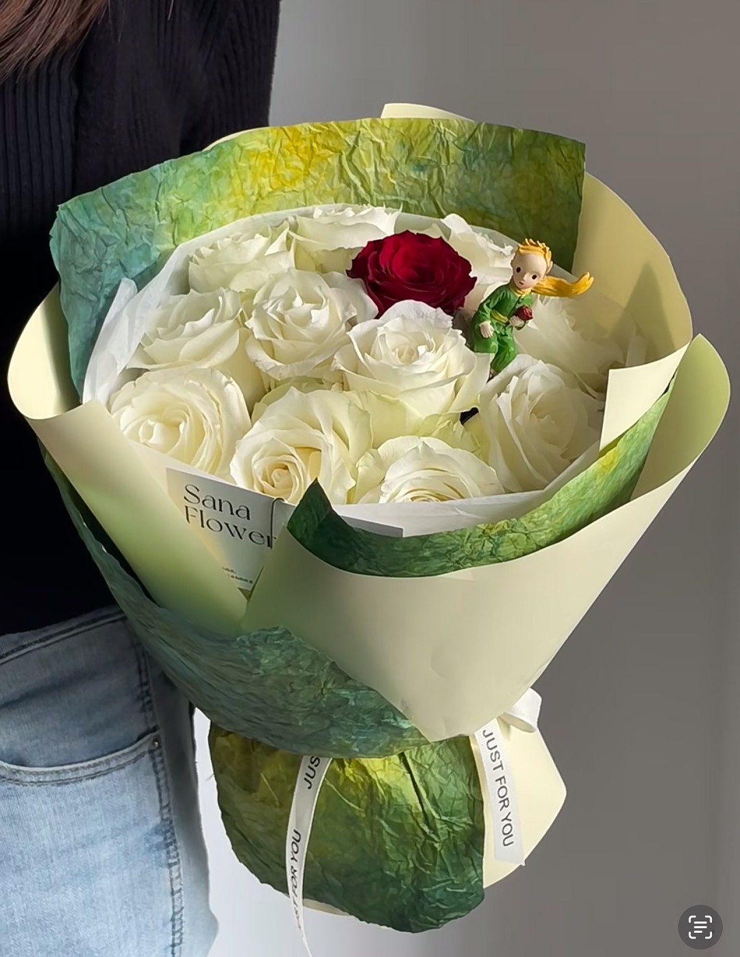 11 Playa Blanca with 1 Freedom Roses
