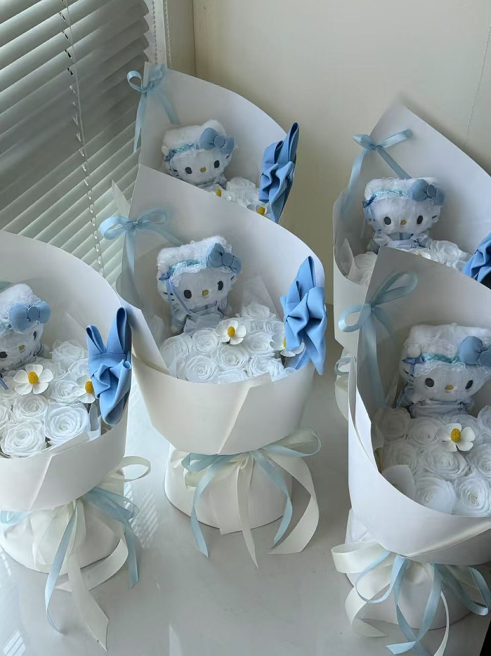 Kitty with Blue-White Preserved Flowers