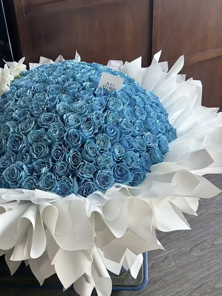 199 Sky Blue Roses with Orchid