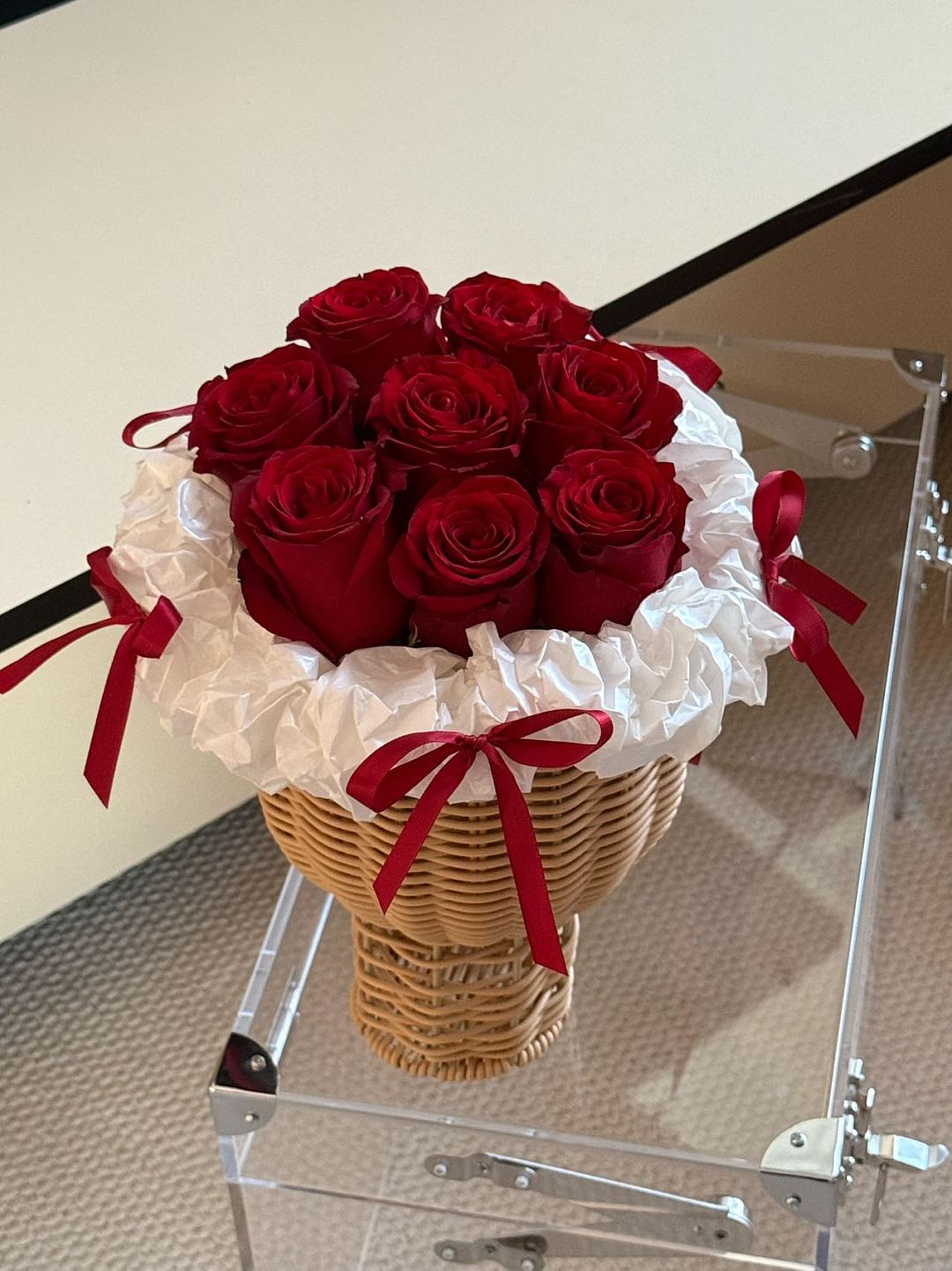 8 Freedom Roses in Ice Cream Basket