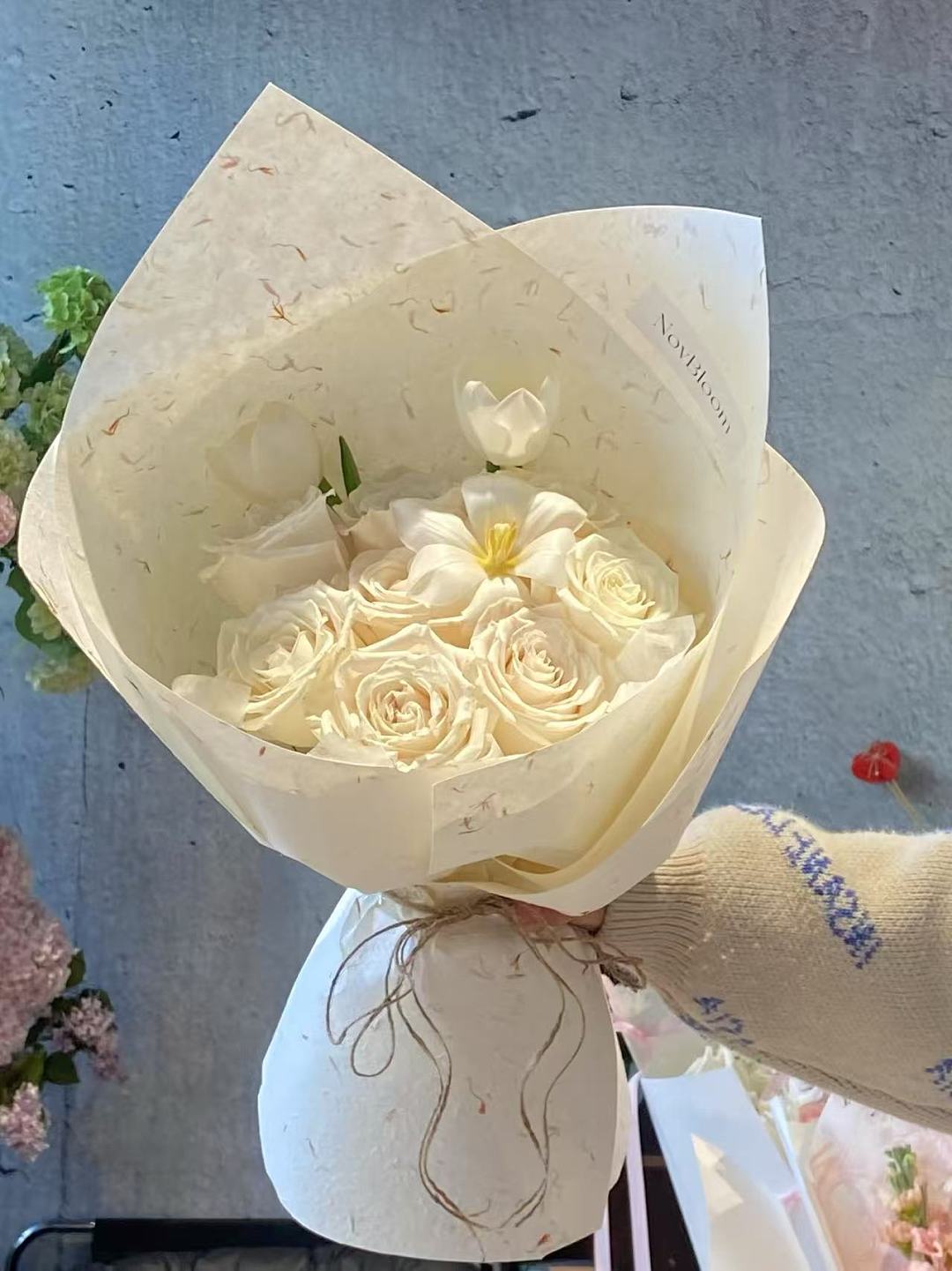 White roses with tulips