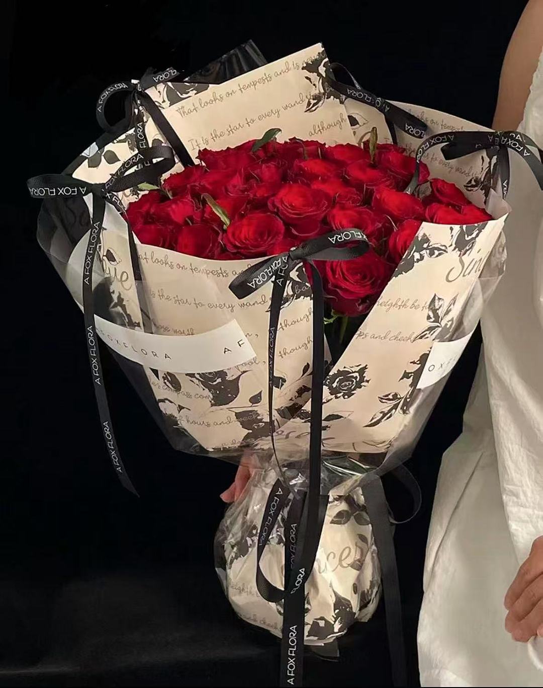 Red Roses with bowknot