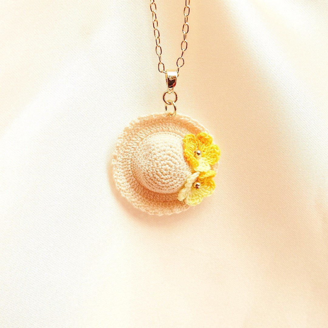 Sunny Hat Necklace