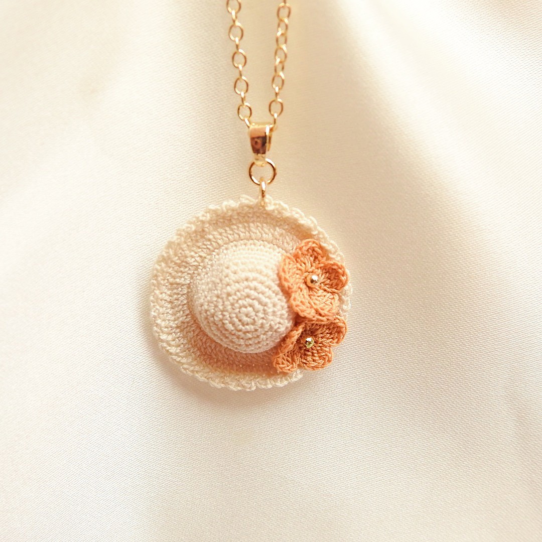 Sunny Hat Necklace