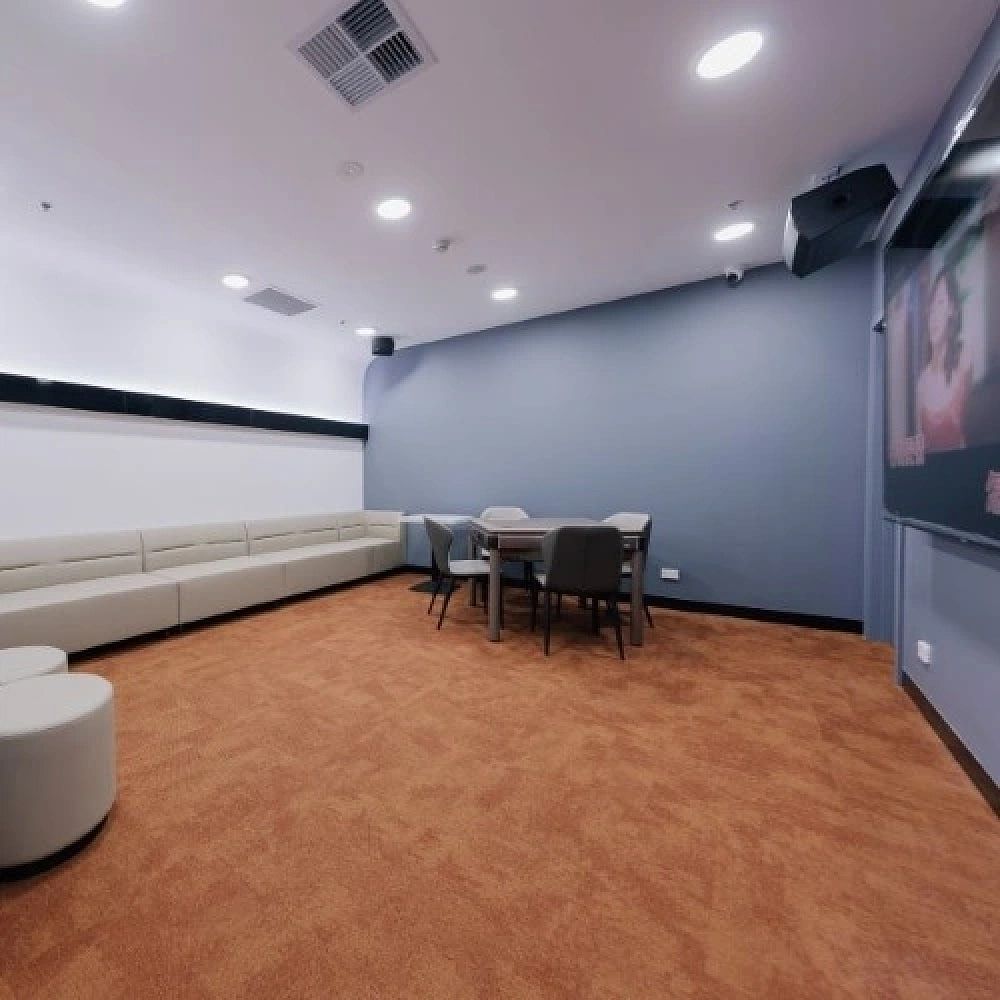 lm_image___2zfov swiper-item-image___2SBSc cover___2hGtr