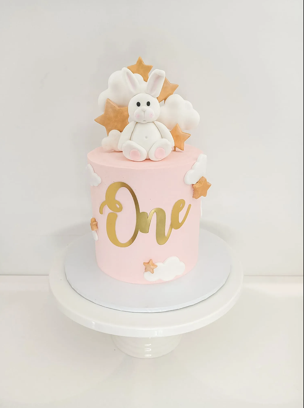 Design 23: 6-inch Bunny Clouds and Stars Cake Feeds 15-18 People(Party)