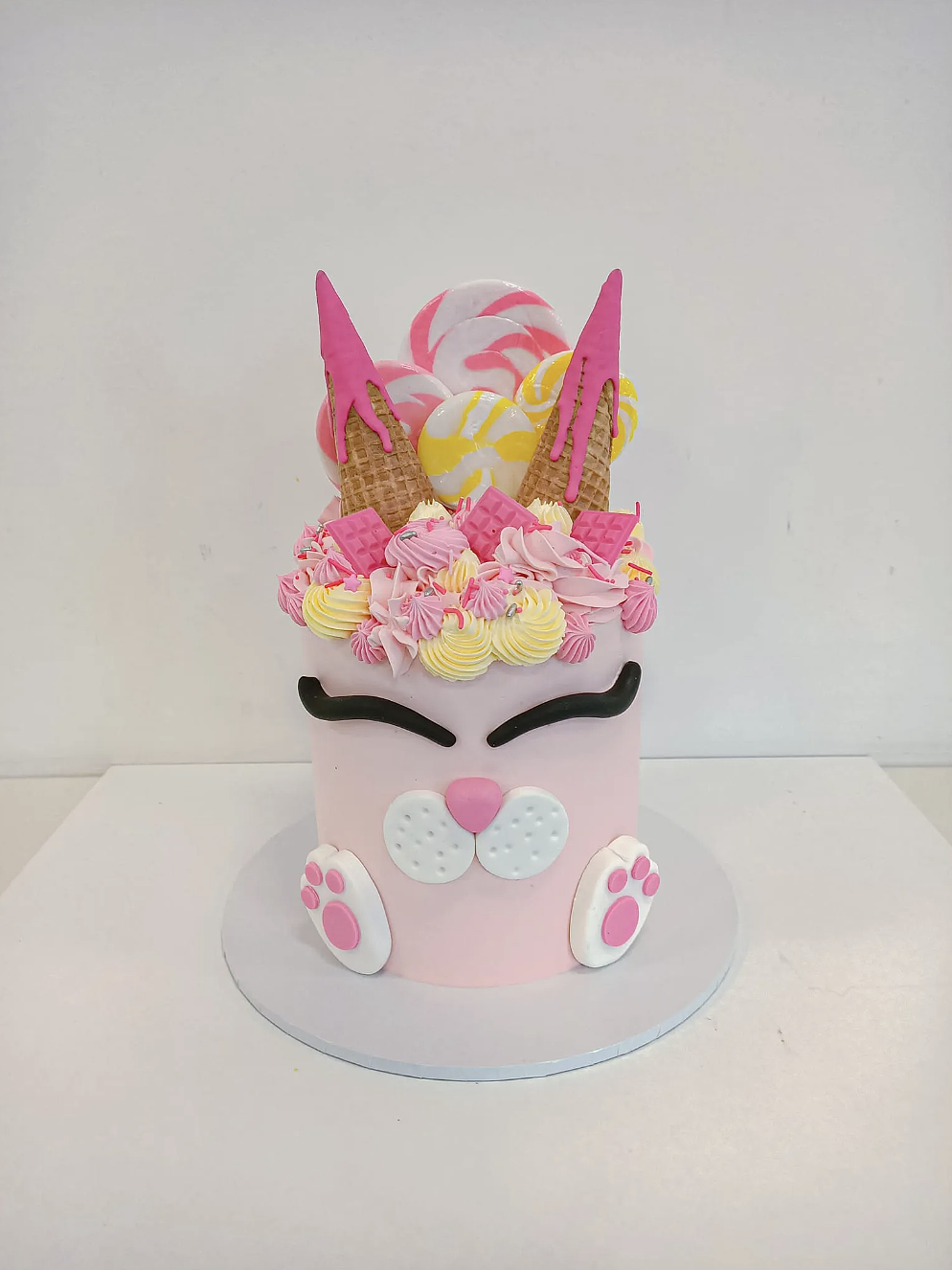 Design 21: 6-inch Bunny Face Cake Feeds 15 People(Party)