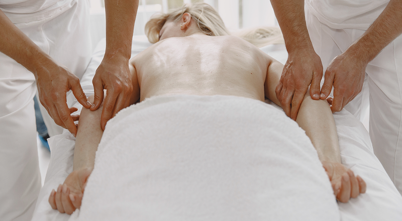 4 hands massage treatment