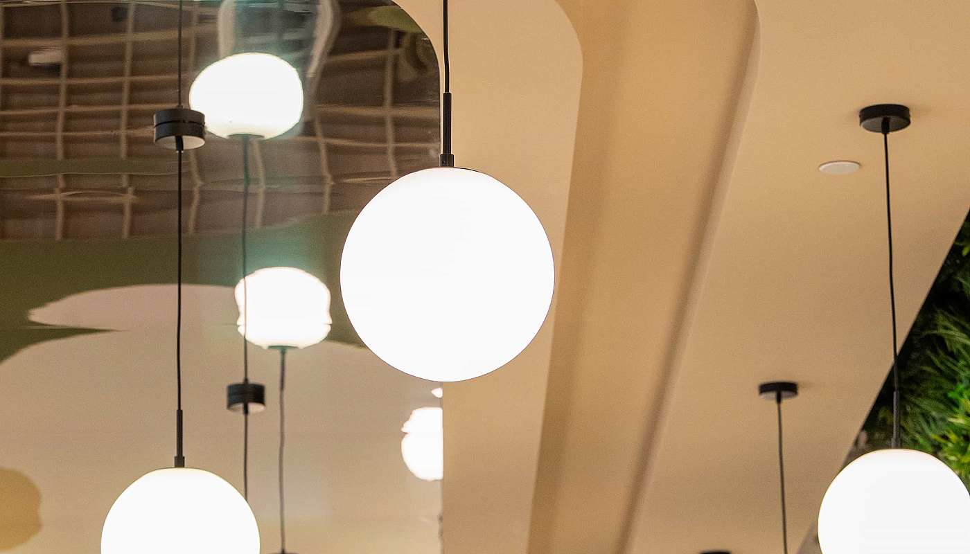 lm_image___2zfov swiper-item-img___1bCLM cover___2hGtr