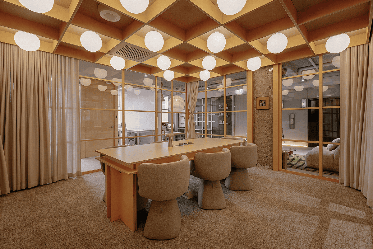 Zircle Lounge